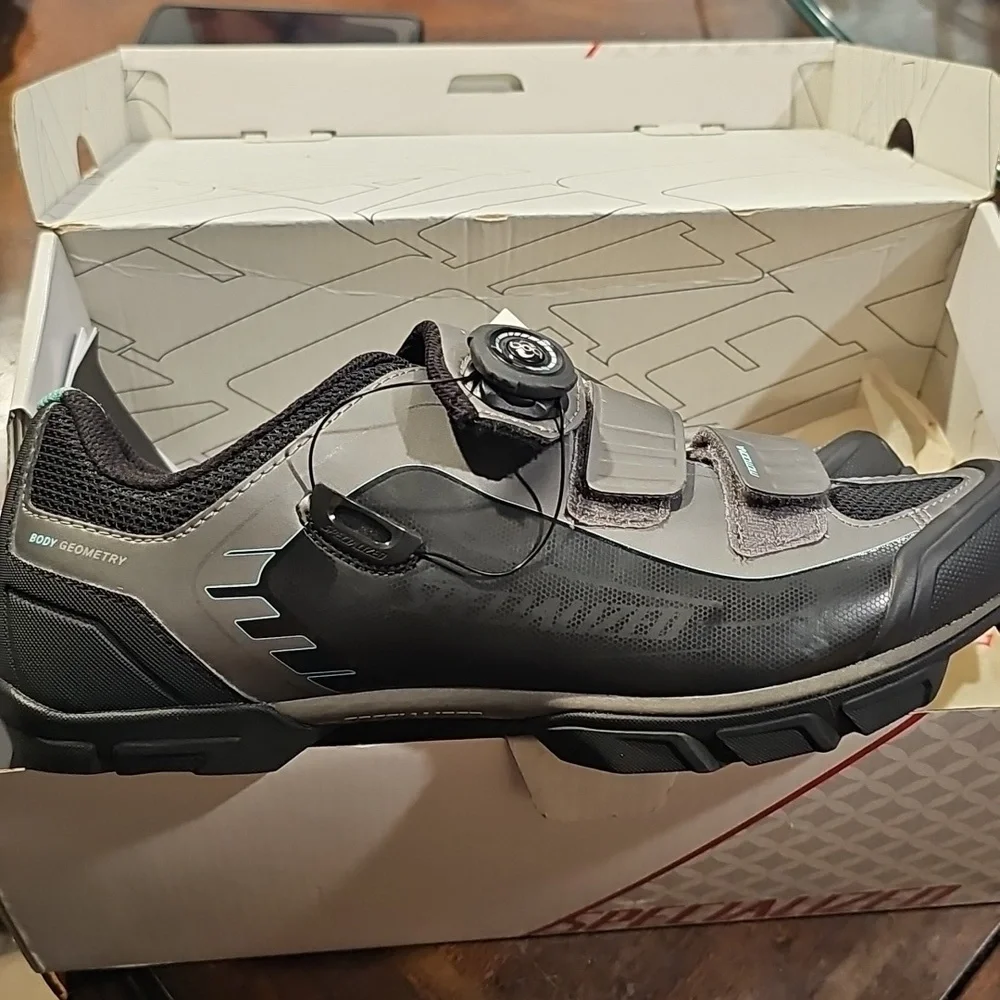Specialized Motodiva WMN Sz 11 Black Titanium New In Box